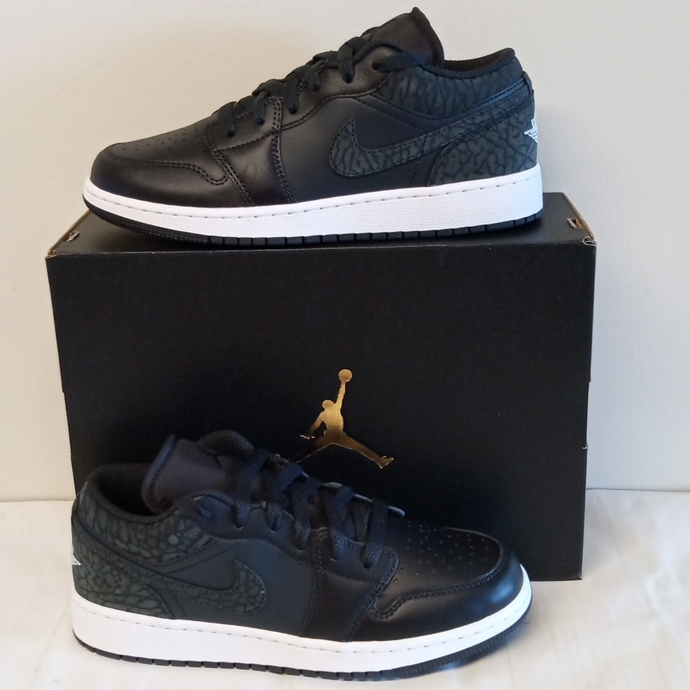 COPY - Air Jordan 1 low SE "Black Elephant"